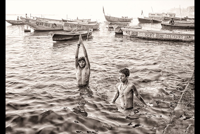 Digital Mono of the Year Michael Hing Pilgrimage to the Ganges