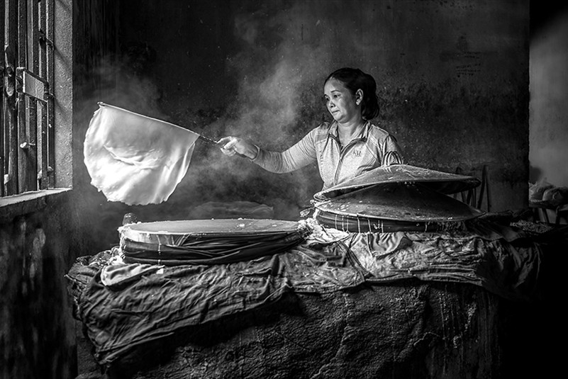 2025  Mono Print of the Year Strat Mairs The Noodle Maker